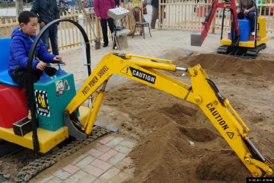 點擊查看詳細信息<br>標題：WCS-360型兒童挖掘機 閱讀次數(shù)：2251