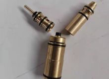 點(diǎn)擊查看詳細(xì)信息<br>標(biāo)題：氣動(dòng)錨桿鉆機(jī)上面氣馬達(dá)閥組 閱讀次數(shù)：1706